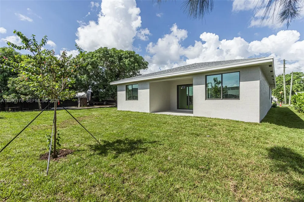 2960 NW 24th Ave Oakland Park, FL 33311