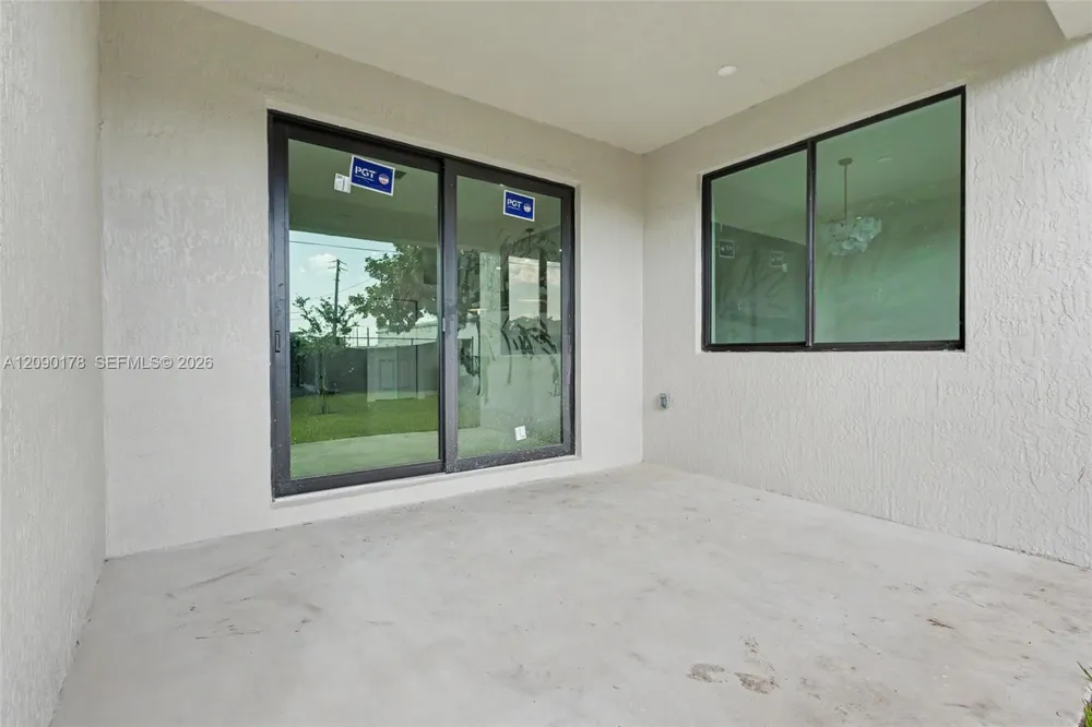 2960 NW 24th Ave Oakland Park, FL 33311