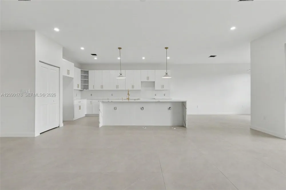 2960 NW 24th Ave Oakland Park, FL 33311