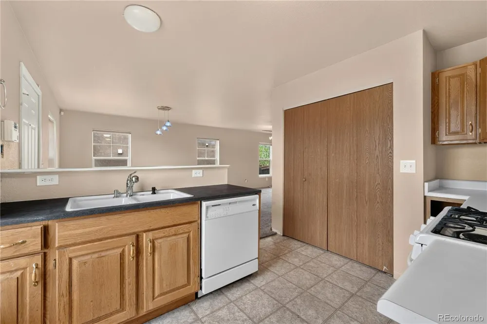 23341 E Saratoga Circle Aurora, CO 80016