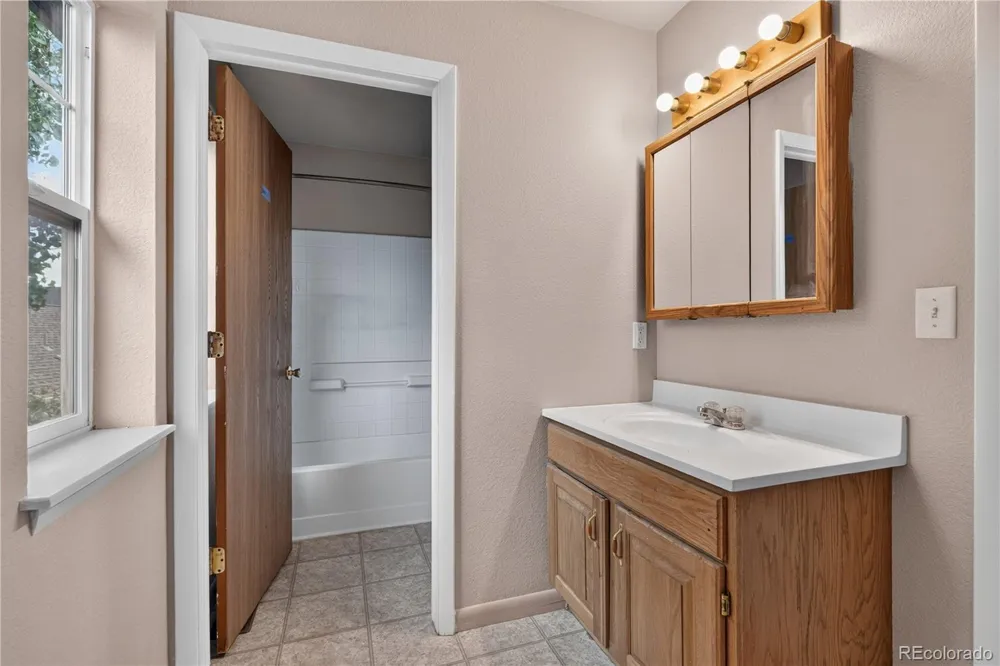 23341 E Saratoga Circle Aurora, CO 80016