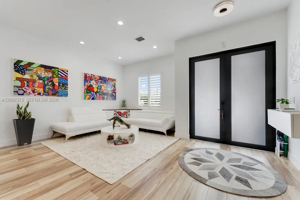 14601 SW 18th St Miami, FL 33175