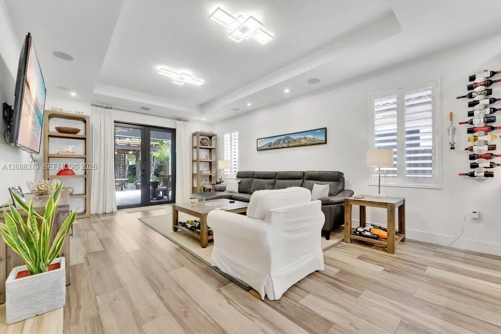14601 SW 18th St Miami, FL 33175