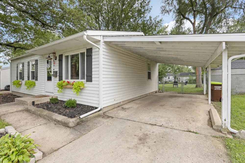 410 April Lane Adrian, MI 49221