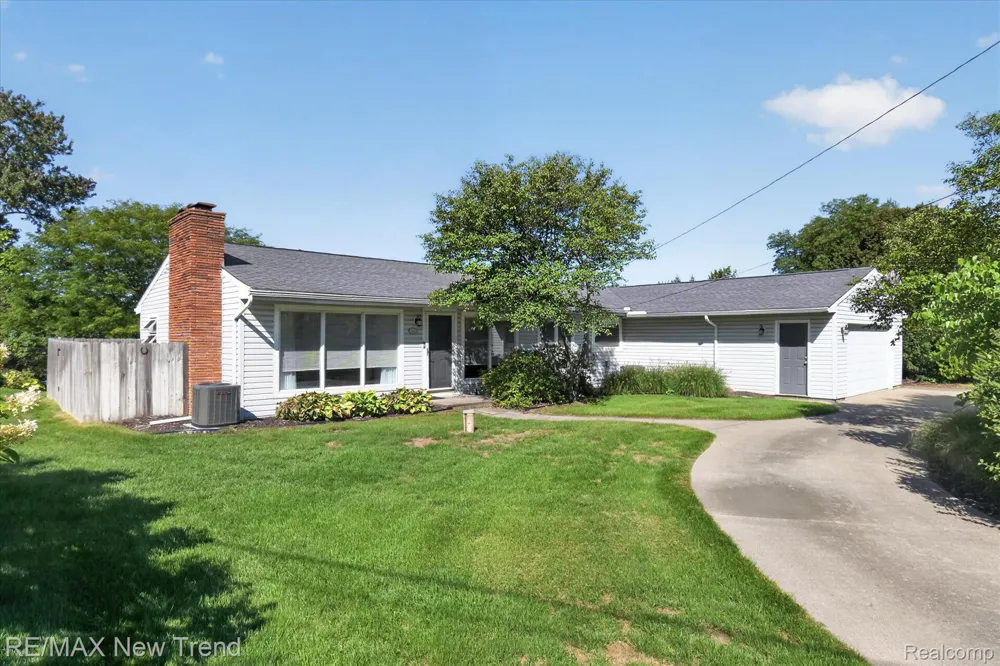 2529 S Commerce Road Wolverine Lake Village, MI 48390