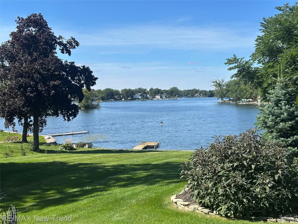 2529 S Commerce Road Wolverine Lake Village, MI 48390