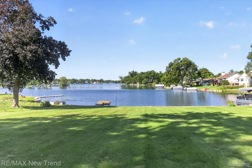 2529 S Commerce Road Wolverine Lake Village, MI 48390