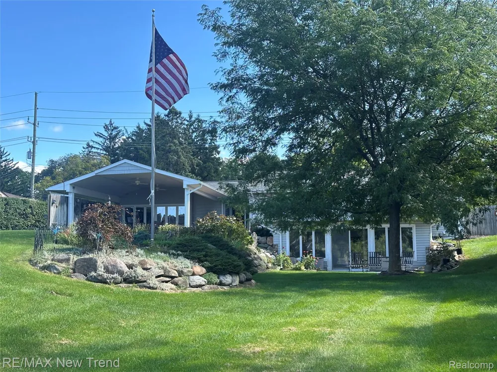 2529 S Commerce Road Wolverine Lake Village, MI 48390