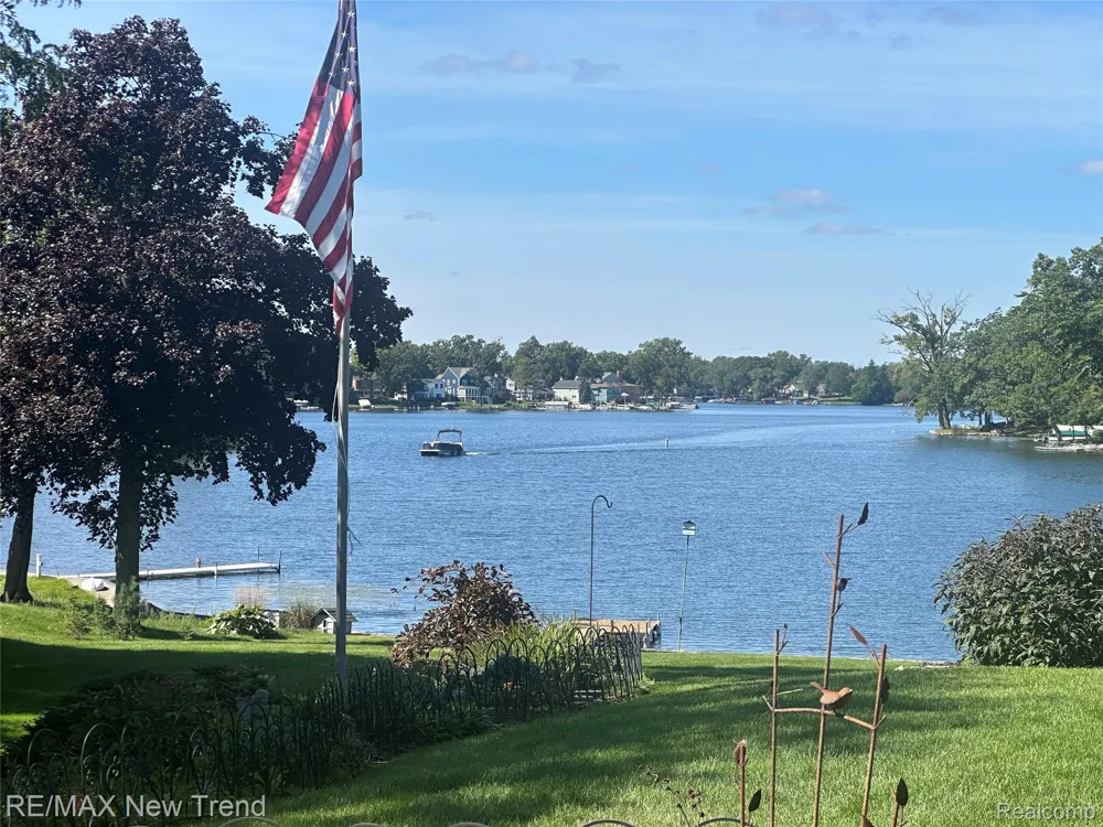 2529 S Commerce Road Wolverine Lake Village, MI 48390
