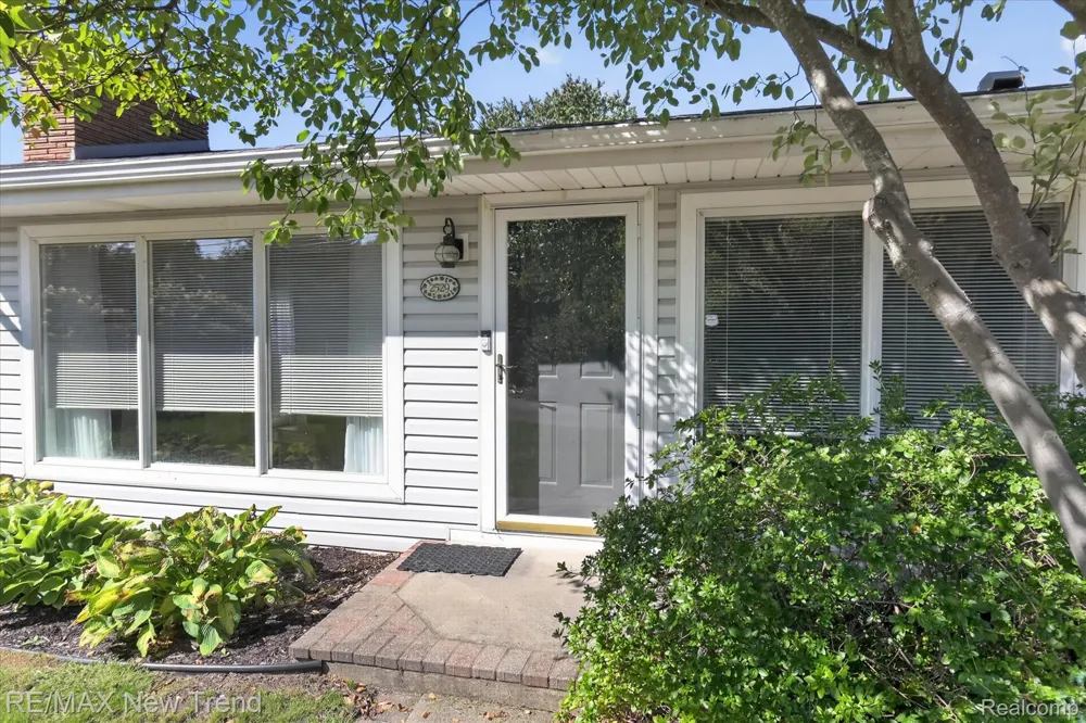 2529 S Commerce Road Wolverine Lake Village, MI 48390