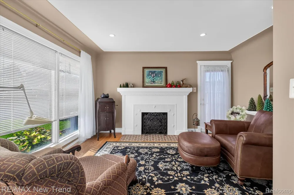 2529 S Commerce Road Wolverine Lake Village, MI 48390