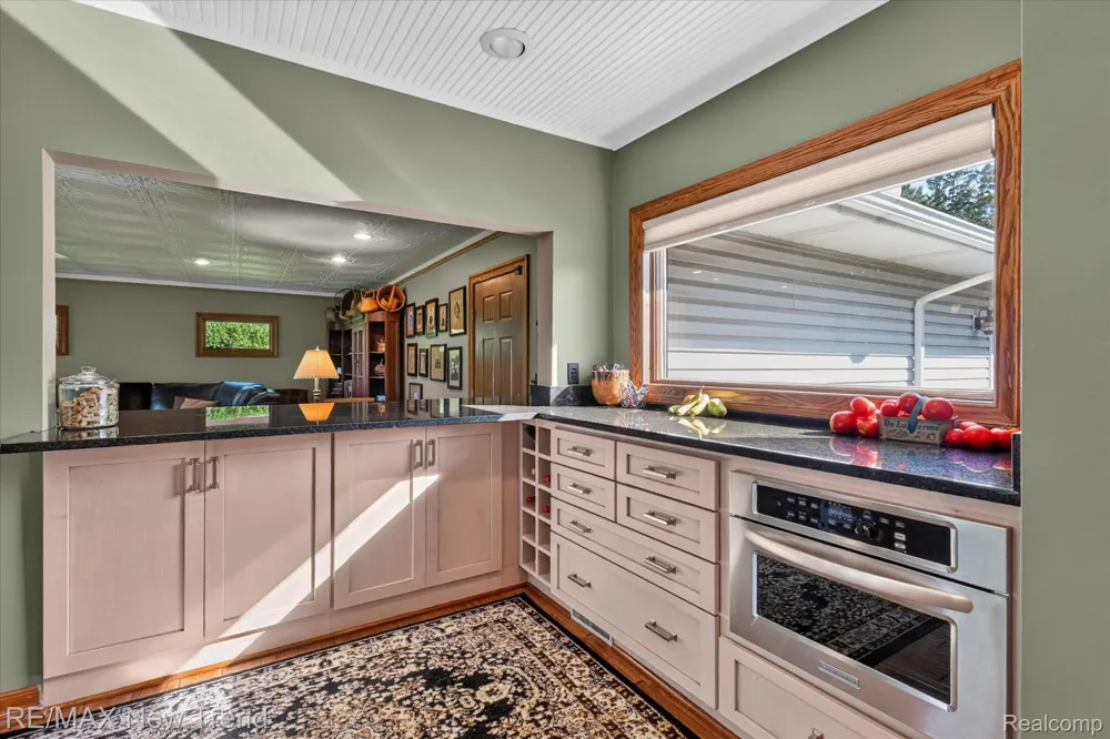 2529 S Commerce Road Wolverine Lake Village, MI 48390