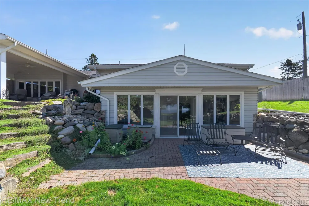 2529 S Commerce Road Wolverine Lake Village, MI 48390
