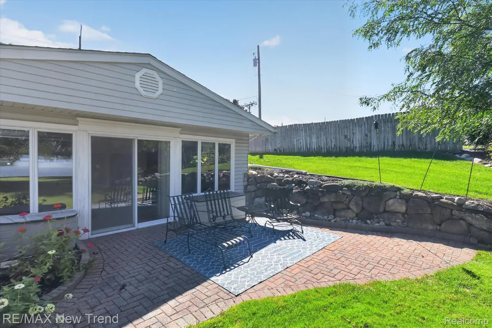 2529 S Commerce Road Wolverine Lake Village, MI 48390