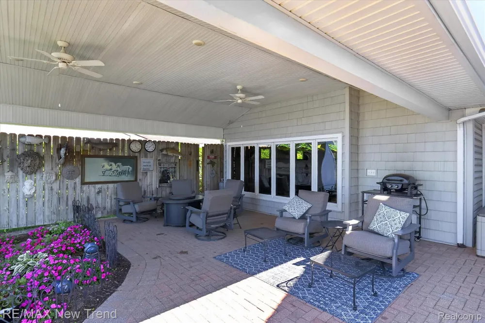 2529 S Commerce Road Wolverine Lake Village, MI 48390