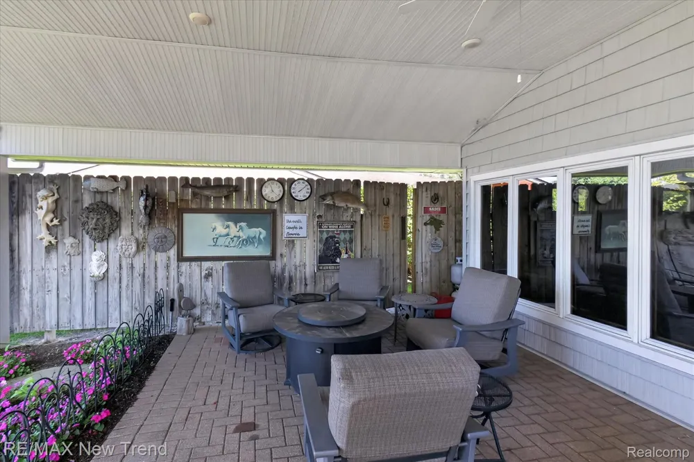 2529 S Commerce Road Wolverine Lake Village, MI 48390
