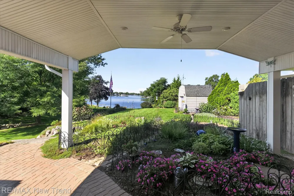 2529 S Commerce Road Wolverine Lake Village, MI 48390