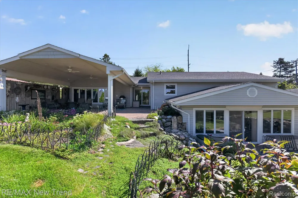2529 S Commerce Road Wolverine Lake Village, MI 48390