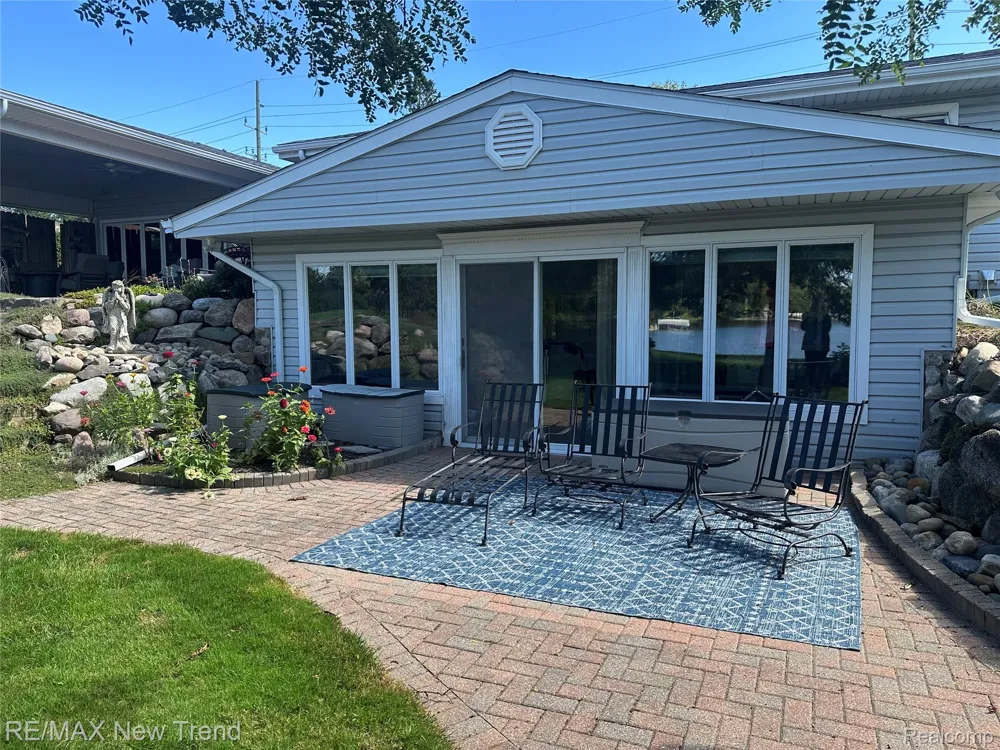 2529 S Commerce Road Wolverine Lake Village, MI 48390