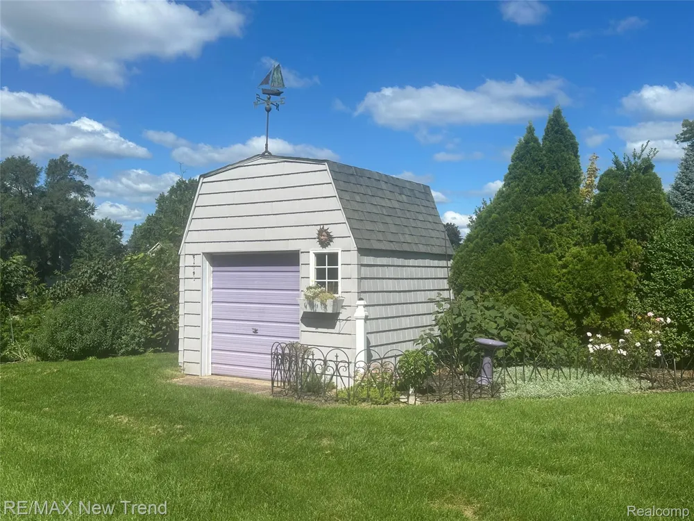2529 S Commerce Road Wolverine Lake Village, MI 48390