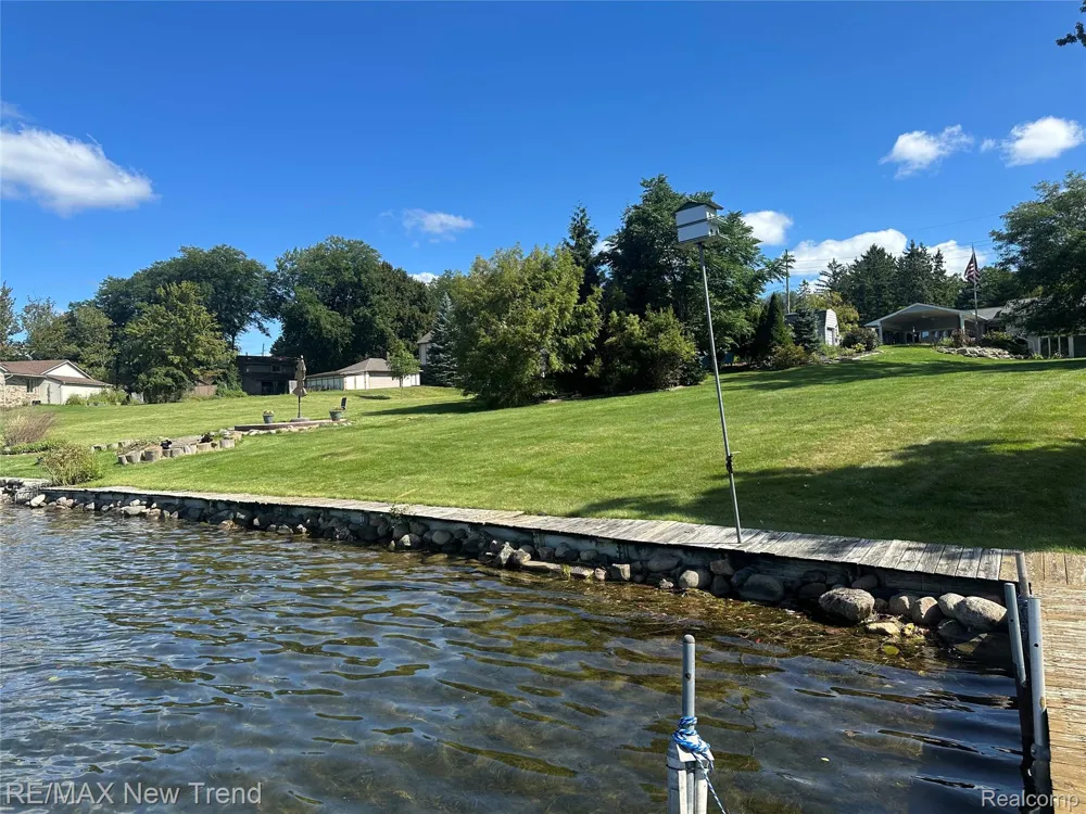 2529 S Commerce Road Wolverine Lake Village, MI 48390