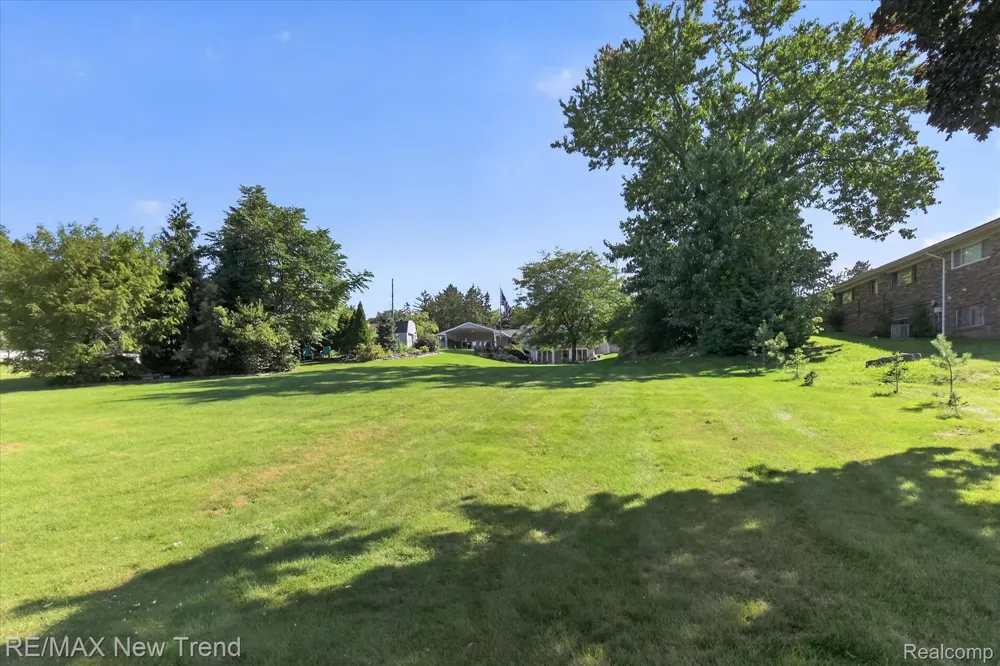 2529 S Commerce Road Wolverine Lake Village, MI 48390