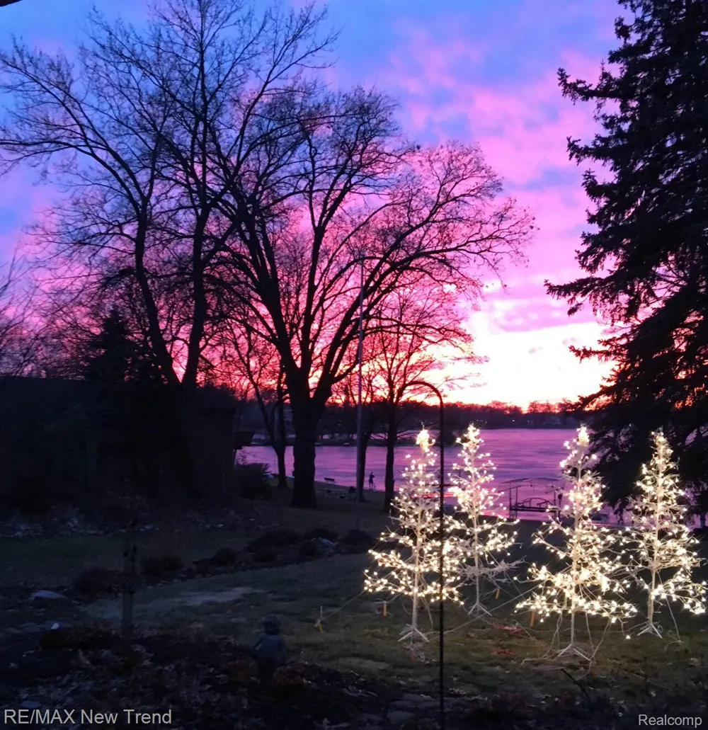 2529 S Commerce Road Wolverine Lake Village, MI 48390