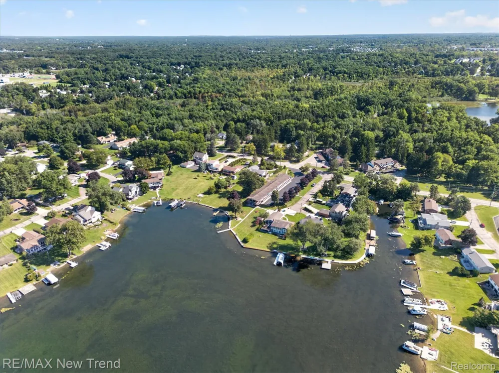 2529 S Commerce Road Wolverine Lake Village, MI 48390