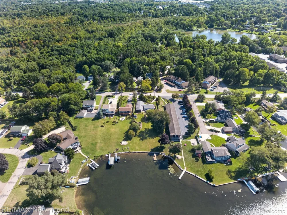 2529 S Commerce Road Wolverine Lake Village, MI 48390