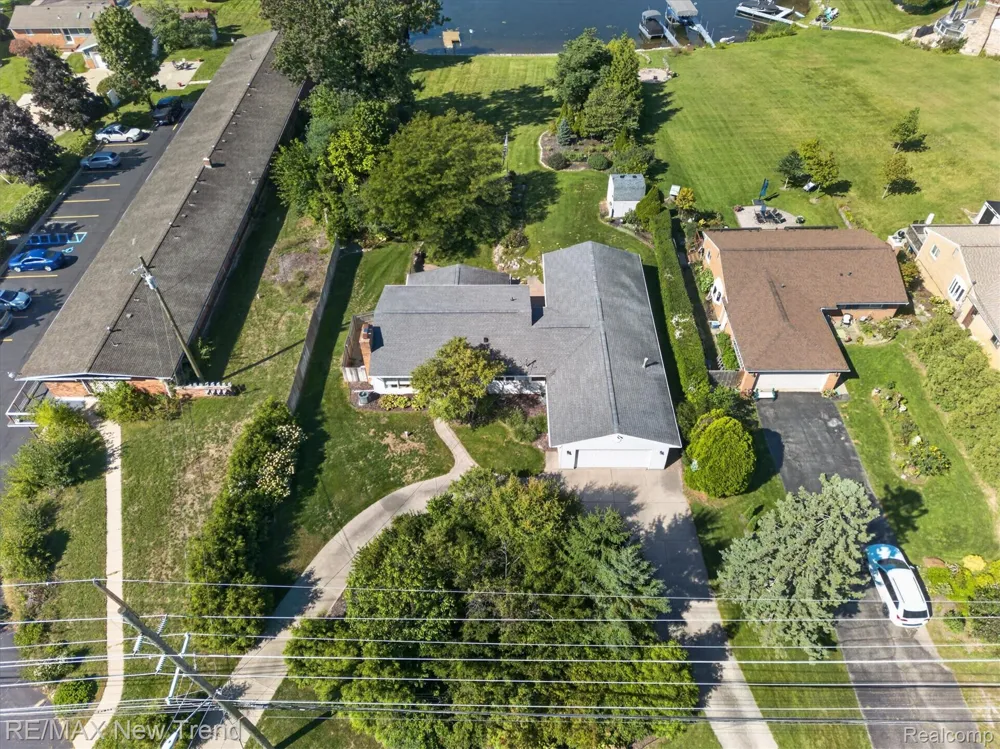2529 S Commerce Road Wolverine Lake Village, MI 48390