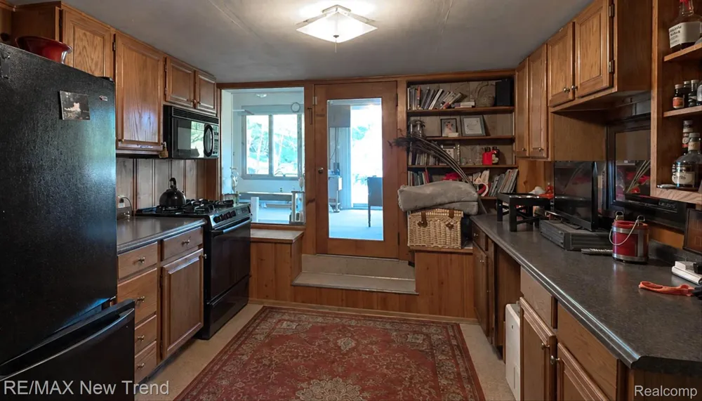 2529 S Commerce Road Wolverine Lake Village, MI 48390