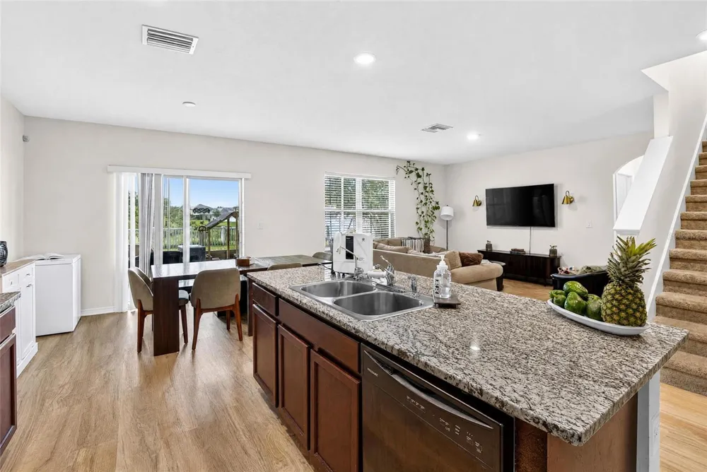 8219 BILSTON VILLAGE LANE Gibsonton, FL 33534