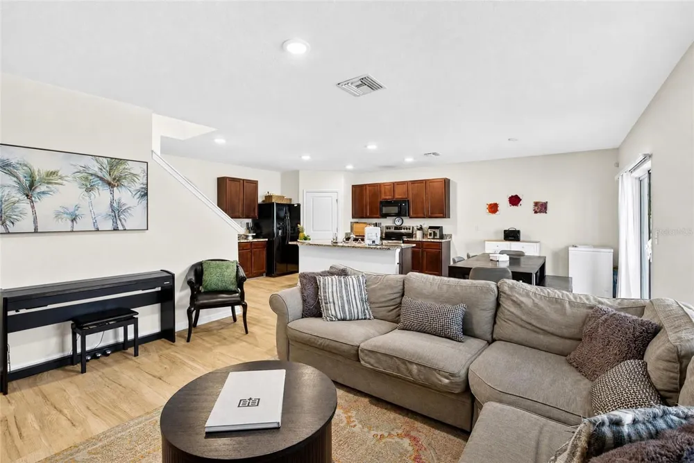 8219 BILSTON VILLAGE LANE Gibsonton, FL 33534