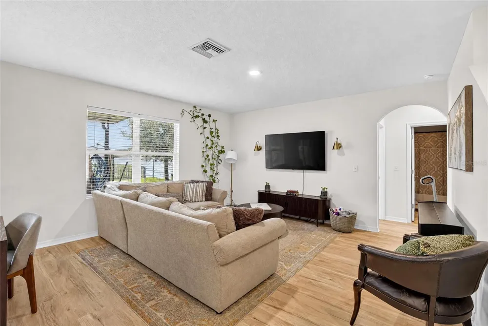 8219 BILSTON VILLAGE LANE Gibsonton, FL 33534