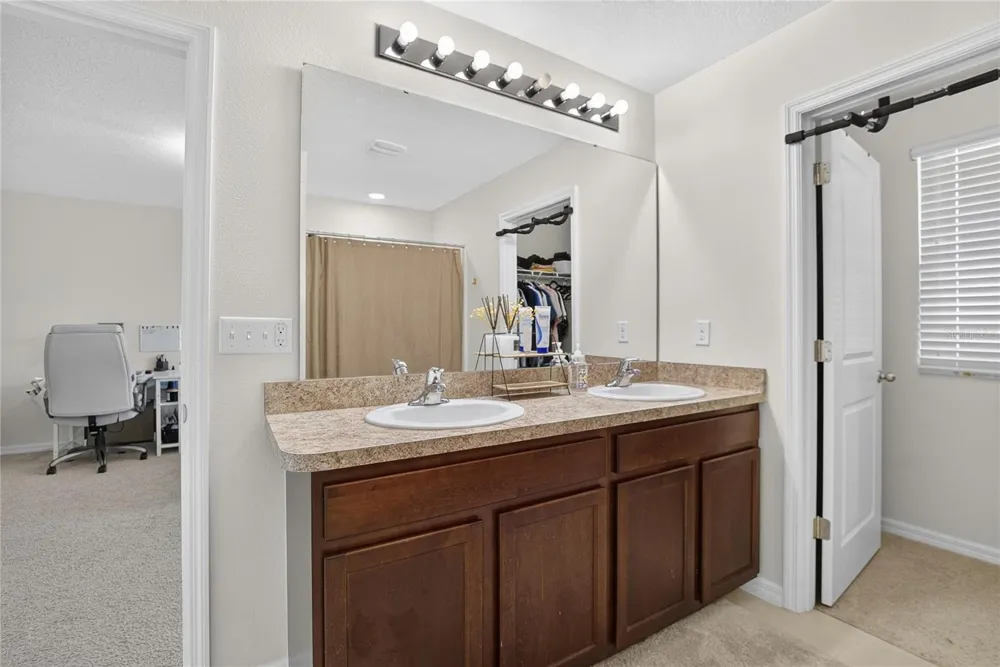 8219 BILSTON VILLAGE LANE Gibsonton, FL 33534