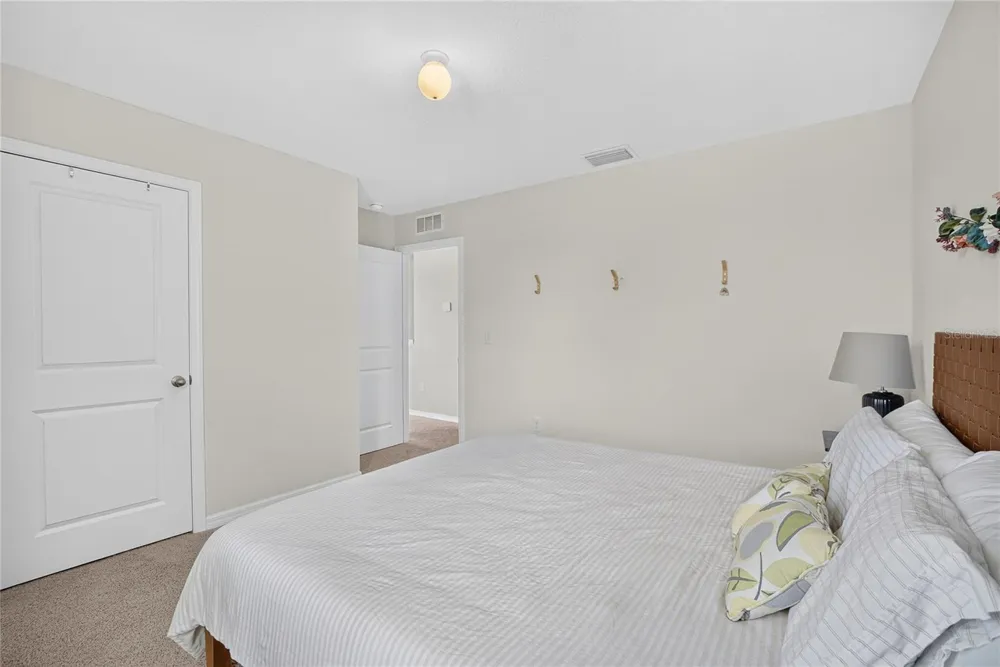8219 BILSTON VILLAGE LANE Gibsonton, FL 33534