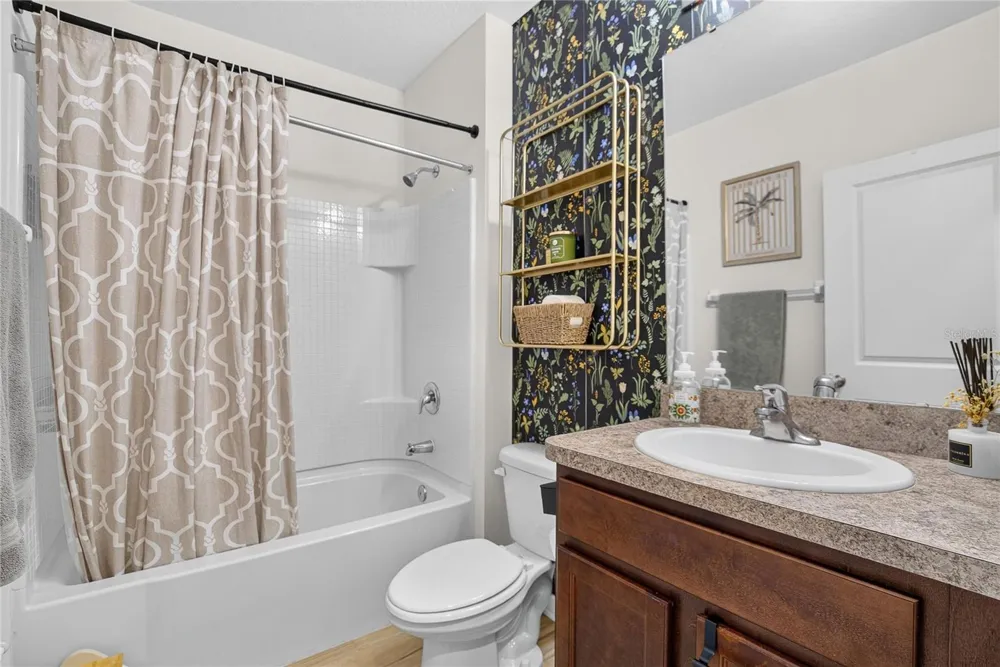 8219 BILSTON VILLAGE LANE Gibsonton, FL 33534