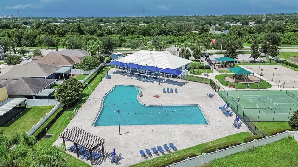 8219 BILSTON VILLAGE LANE Gibsonton, FL 33534