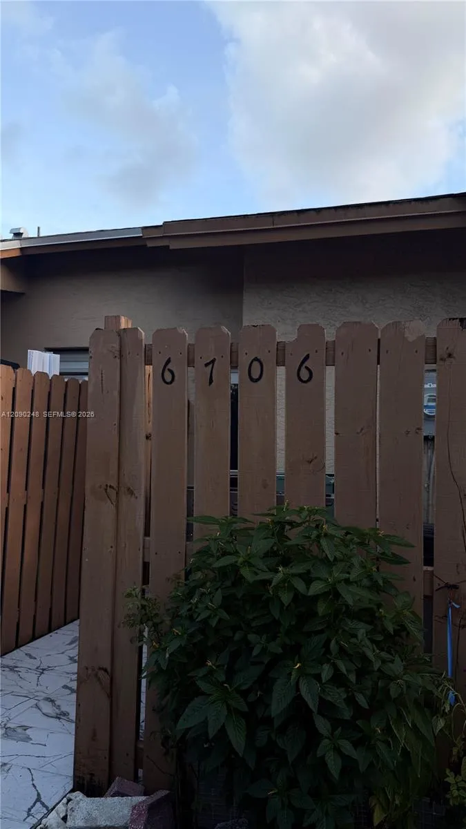 6706 NW 192nd Ter Hialeah, FL 33015
