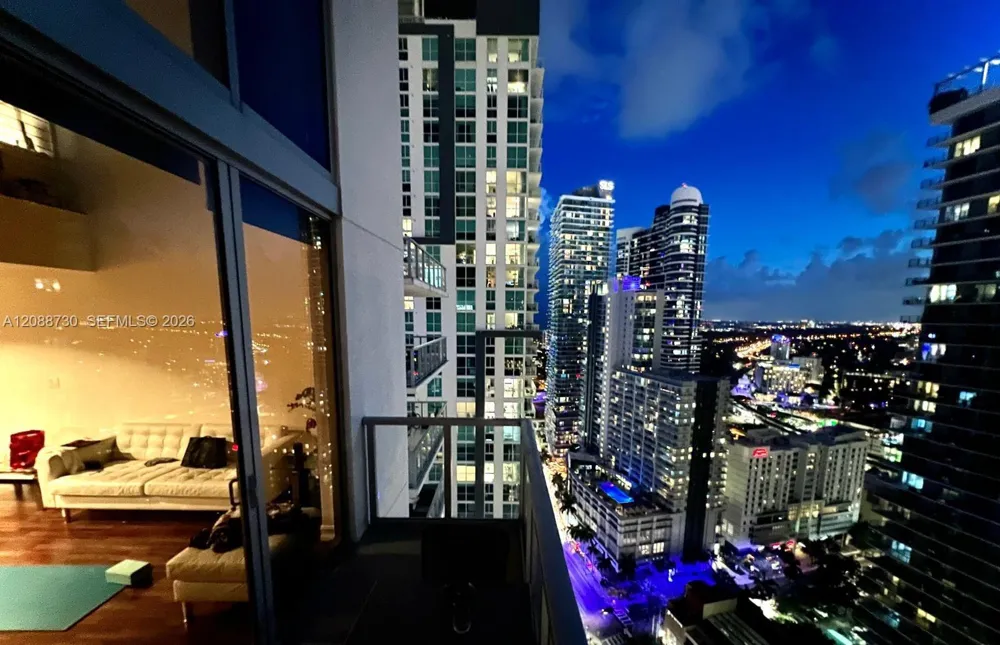 1050 Brickell Ave #3216 Miami, FL 33131