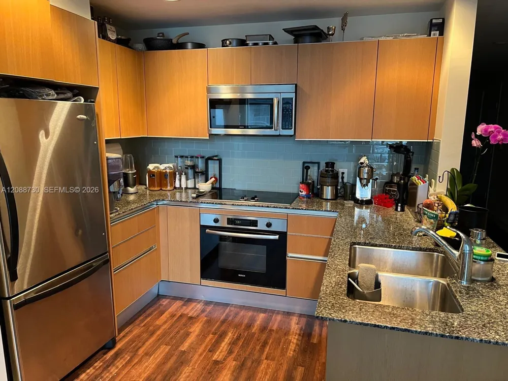 1050 Brickell Ave #3216 Miami, FL 33131