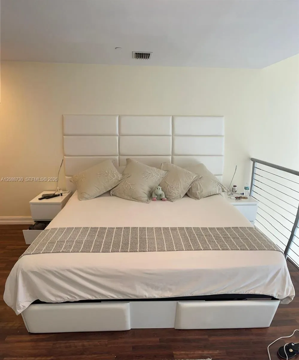 1050 Brickell Ave #3216 Miami, FL 33131