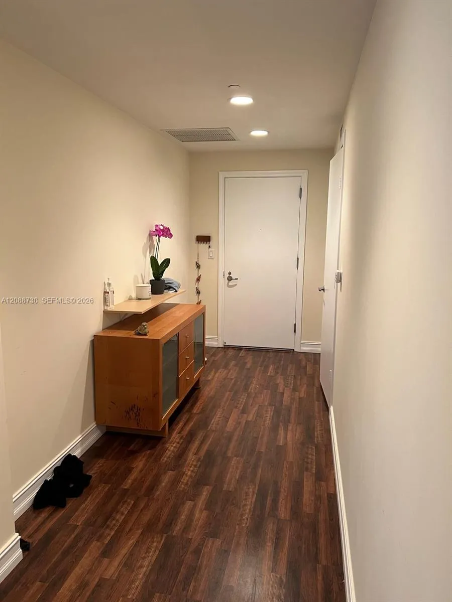 1050 Brickell Ave #3216 Miami, FL 33131