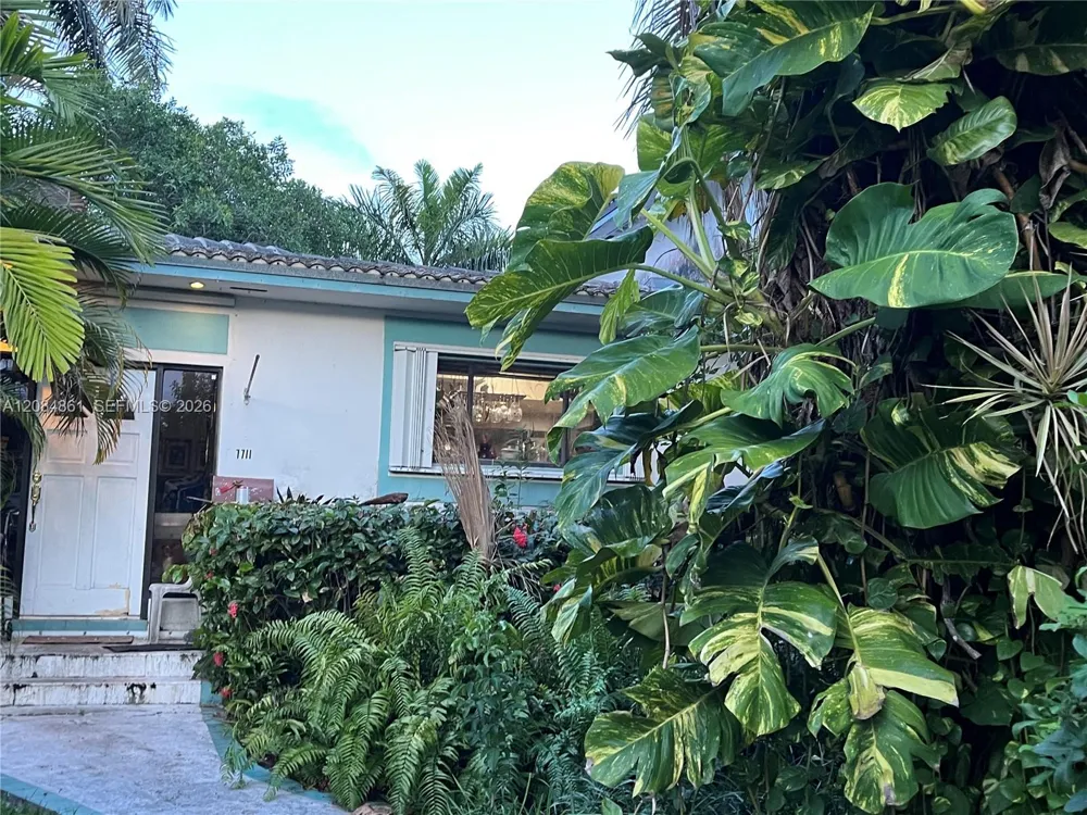 7711 Center Bay Dr North Bay Village, FL 33141