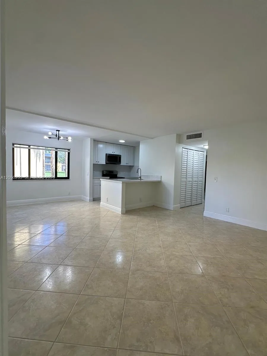 801 Meadows Circle #801 Boynton Beach, FL 33436