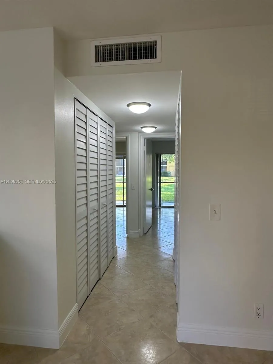 801 Meadows Circle #801 Boynton Beach, FL 33436