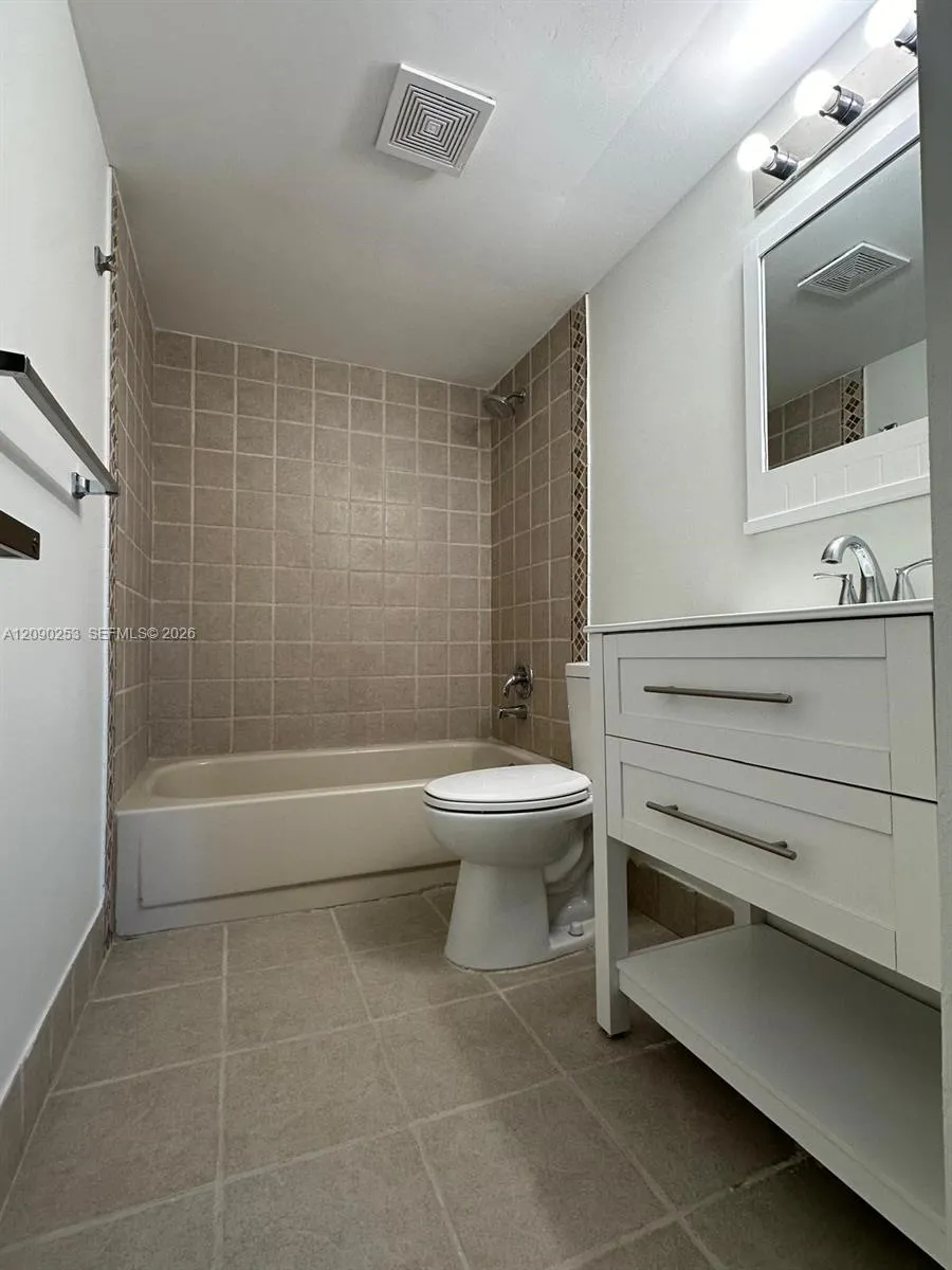 801 Meadows Circle #801 Boynton Beach, FL 33436