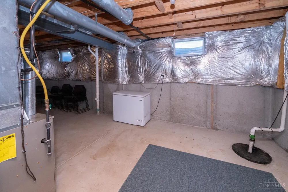 12085 Brookway Drive Springfield, OH 45240