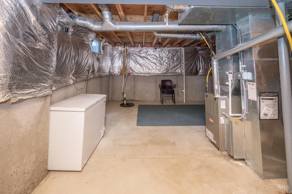 12085 Brookway Drive Springfield, OH 45240