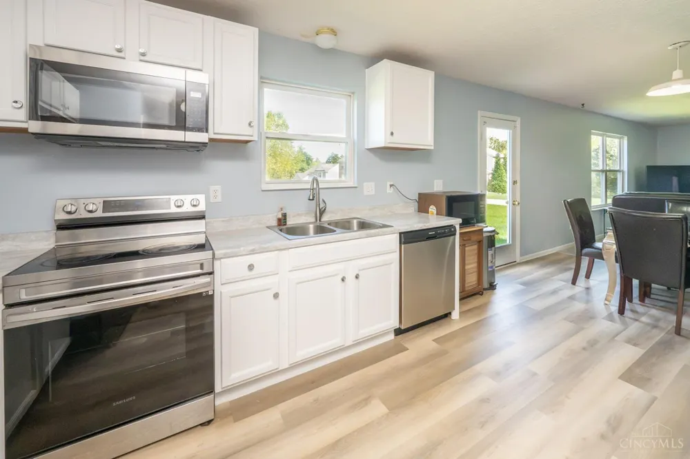 12085 Brookway Drive Springfield, OH 45240